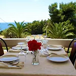 Oskars & Lägenhetshotell Lassi (Kefalonia)