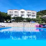 Oskars & 4* Lassi (Kefalonia)