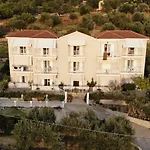 Oskars & 4* Lassi (Kefalonia)