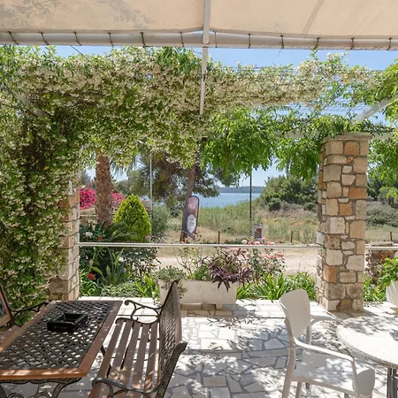 Oskars & 4* Lassi (Kefalonia)