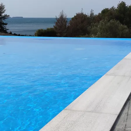Oskars & 3* Lassi (Kefalonia)